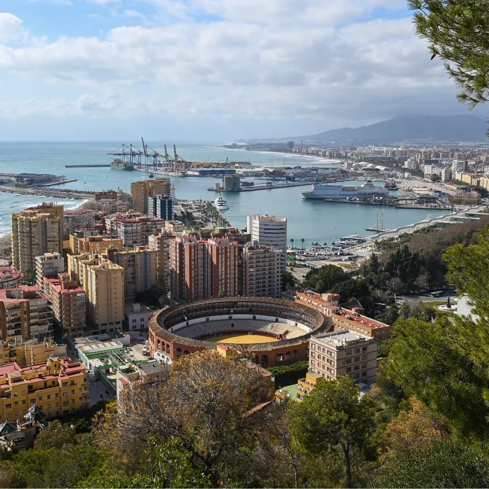 Panorama Malage sa arenom i lukom sa vidikovca Gibralfaro