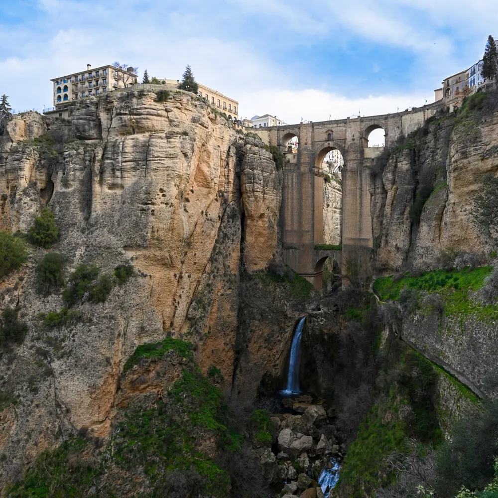 Most Puente Nuevo iznad kanjona u Rondi