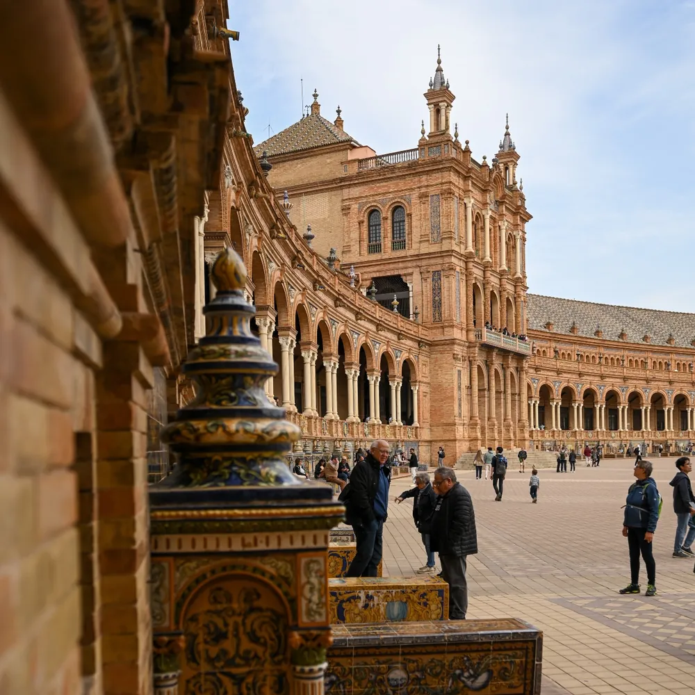 Keramička ograda i kolonada na trgu Plaza de España