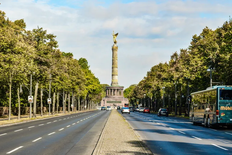 Stub pobede Zigesojle na kraju avenije kroz Tiergarten