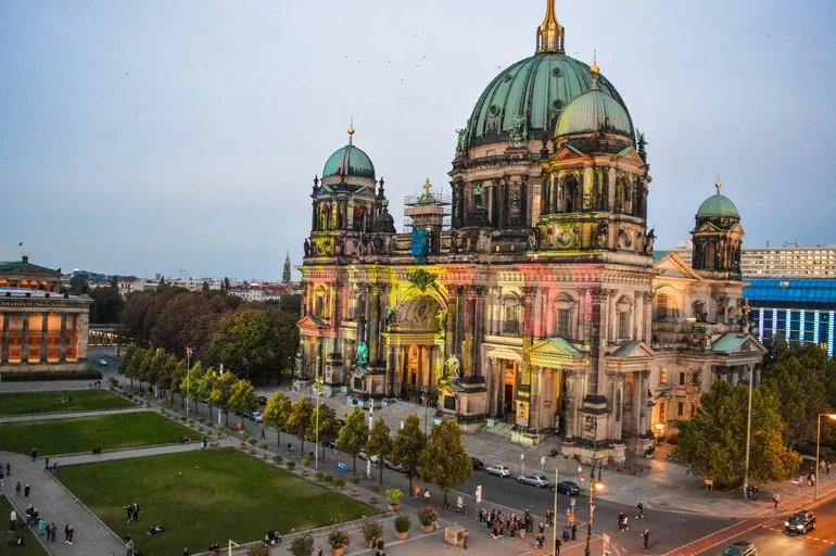 Berliner Dom u sumrak
