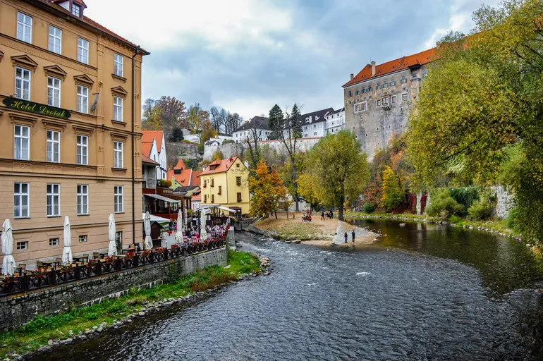 Reka Vltava kroz centar Češkog Krumlova