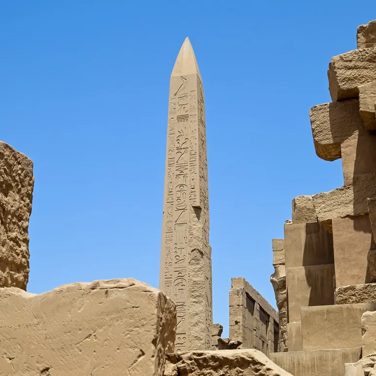 Obelisk u hramu Karnak