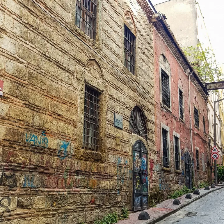 Stara ulica oko kule Galata