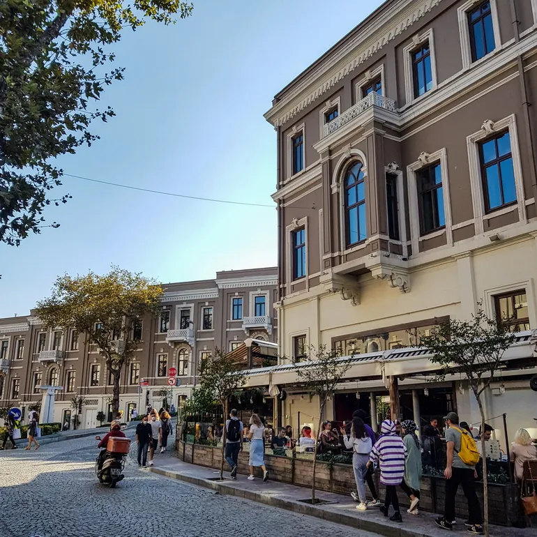 Ulica sa starim zgradama u Bešiktašu