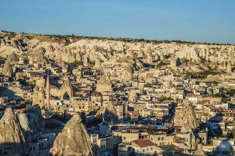 Panorama Goremea sa kamenim kućama
