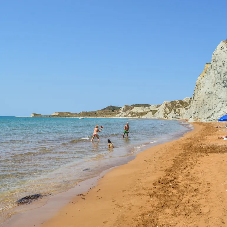 Narandžasti pesak na plaži Xi