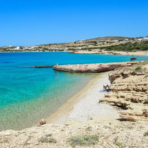 Uvala sa peščanom plažom na Koufonisiju