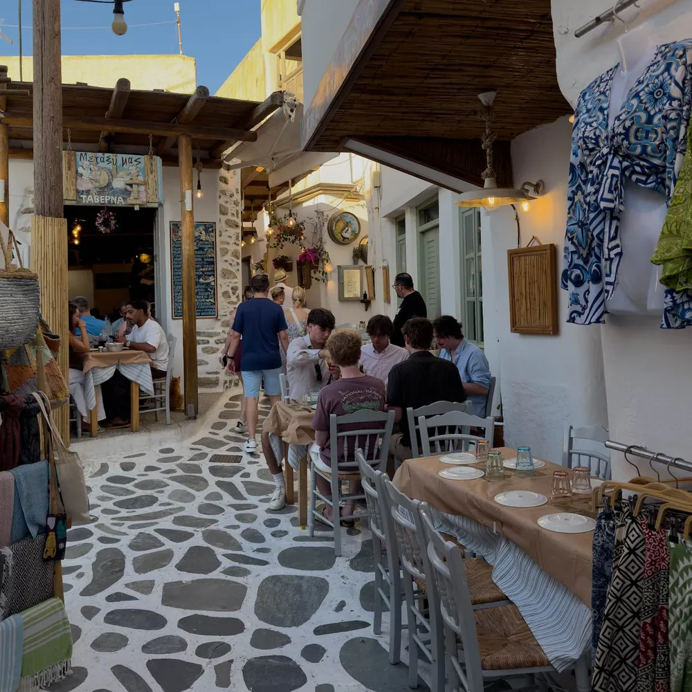 Taverne u uskim uličicama Chore na Naksosu