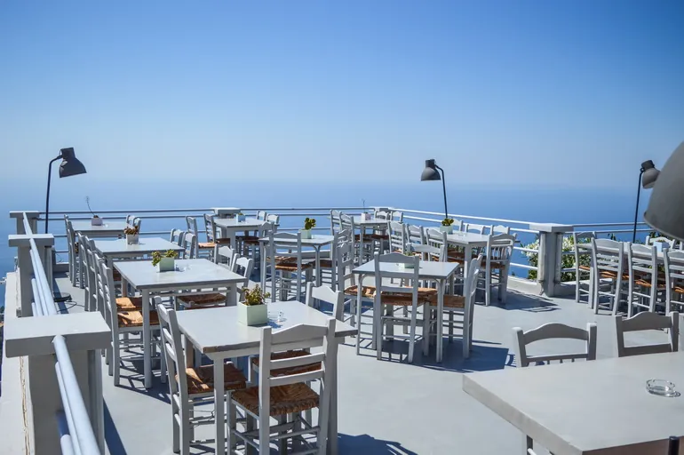 Terasa restorana Rachi sa pogledom na more