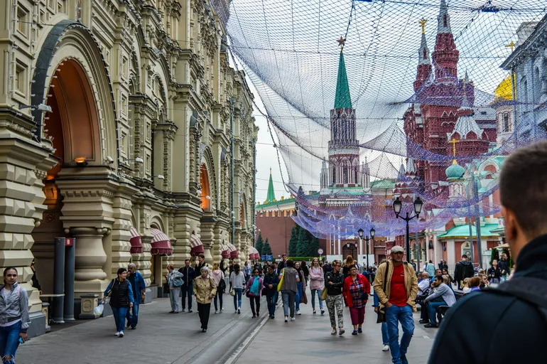 Ukrašena pešačka ulica u centru Moskve