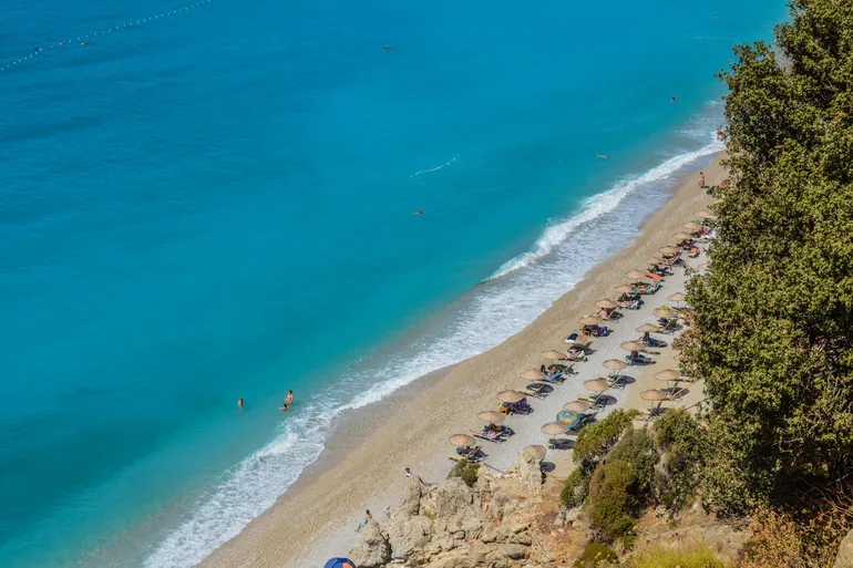Duga šljunkovita plaža Oludeniz