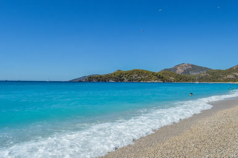 Talasi na plaži Oludeniz