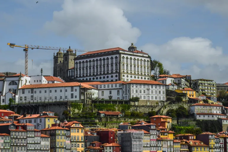 Pogled na stari Porto sa reke