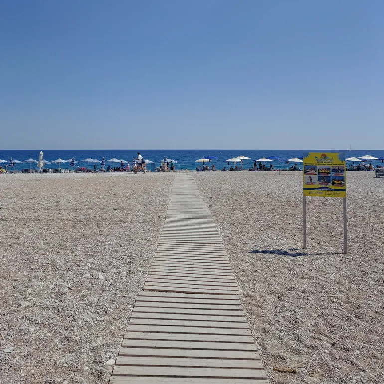 Plaža na istočnoj obali Rodosa