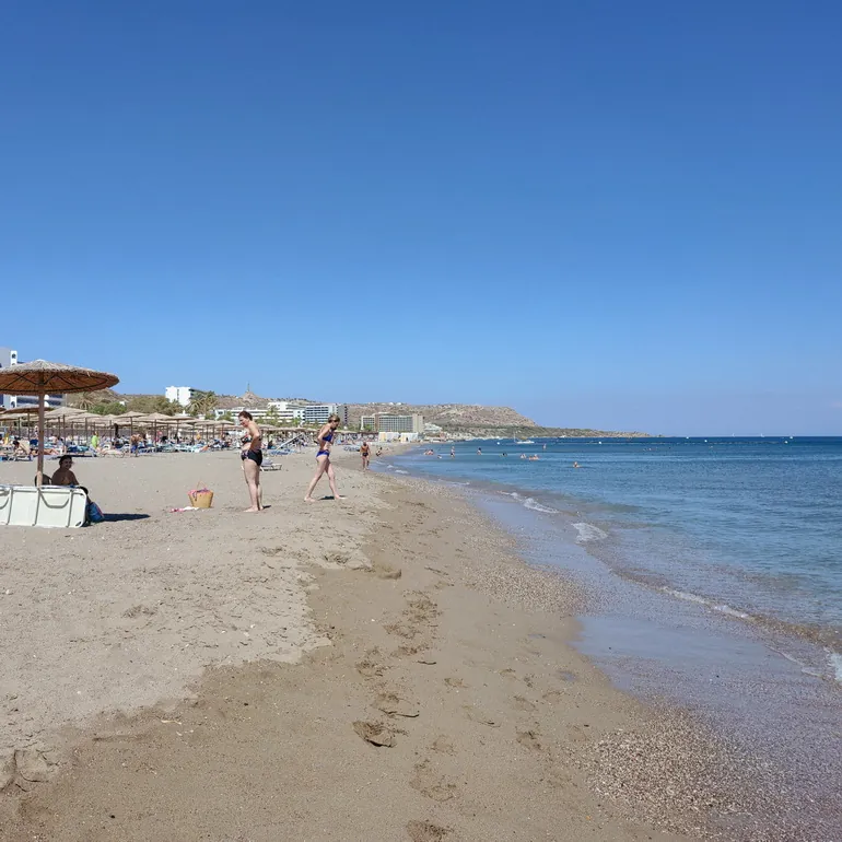 Duga peščana plaža Faliraki
