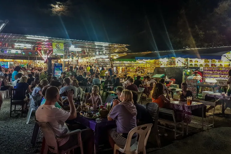 Noćni market u Ao Nangu