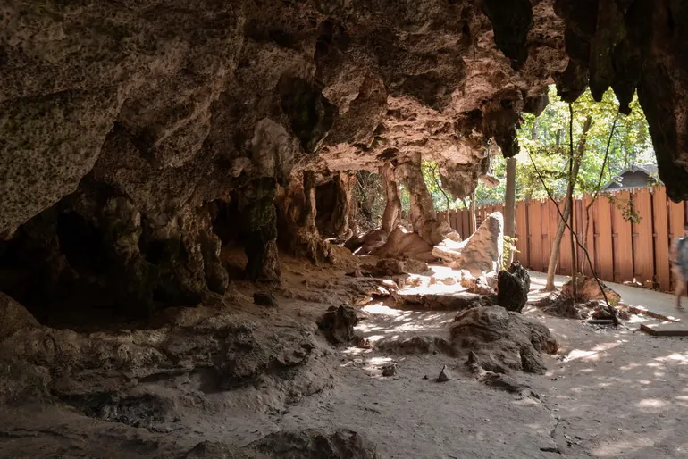 Pećina u steni u regiji Krabi