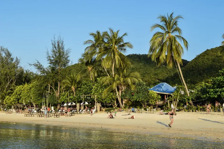 Plaža Haad Yao sa palmama