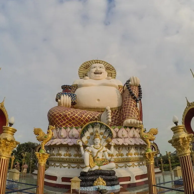Statua Bude u hramu na Koh Samuiju