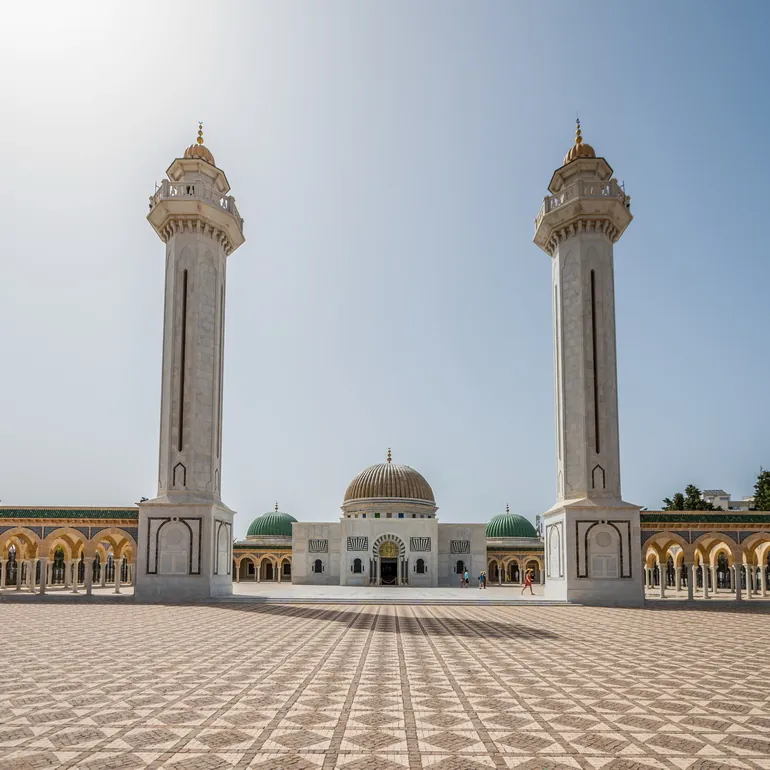 Mauzolej Habiba Burgibe sa dva minareta u Monastiru