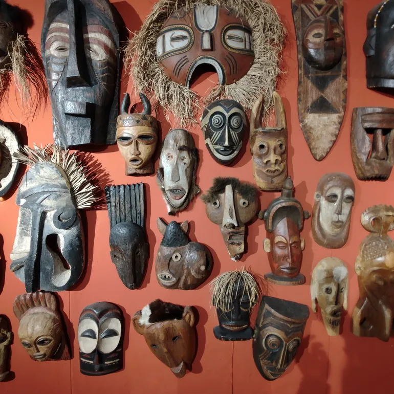 Afričke maske u muzeju Velenjskog grada