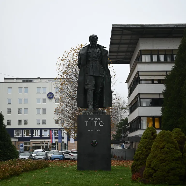 Spomenik Josipu Brozu Titu u centru Velenja